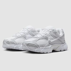 Nike V5 RNR
Shoes with Reflective Accents size women 7.5 gently used unisex